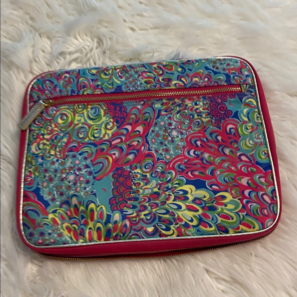 Lilly Pulitzer Vibrant Blue and Pink Tablet Sleeve size in photos - Picture 11 of 12